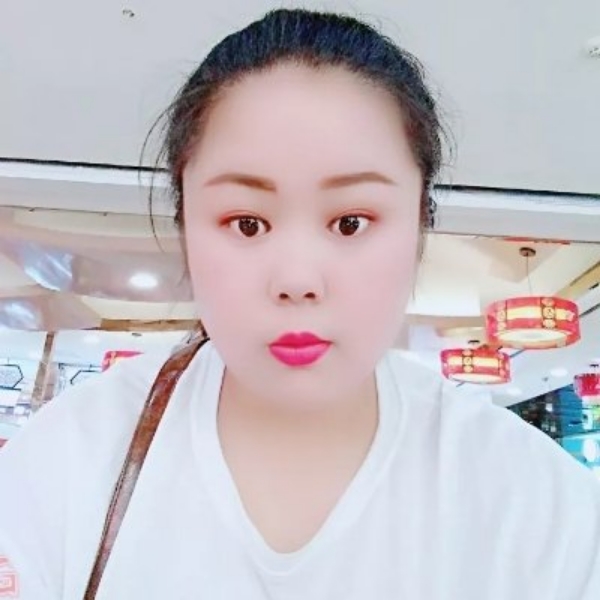 黑暗中的舞者的照片