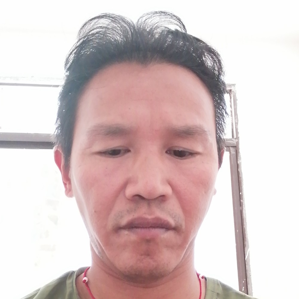 大碗与斑驳的照片