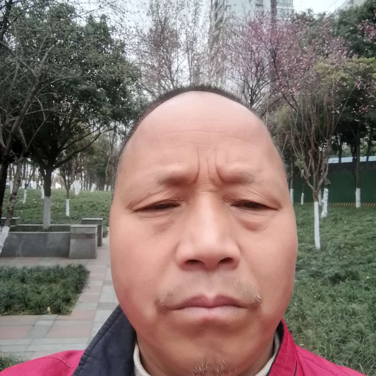 柔弱保卫指甲油的照片