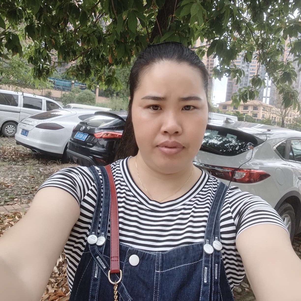 巨人踢平常的照片