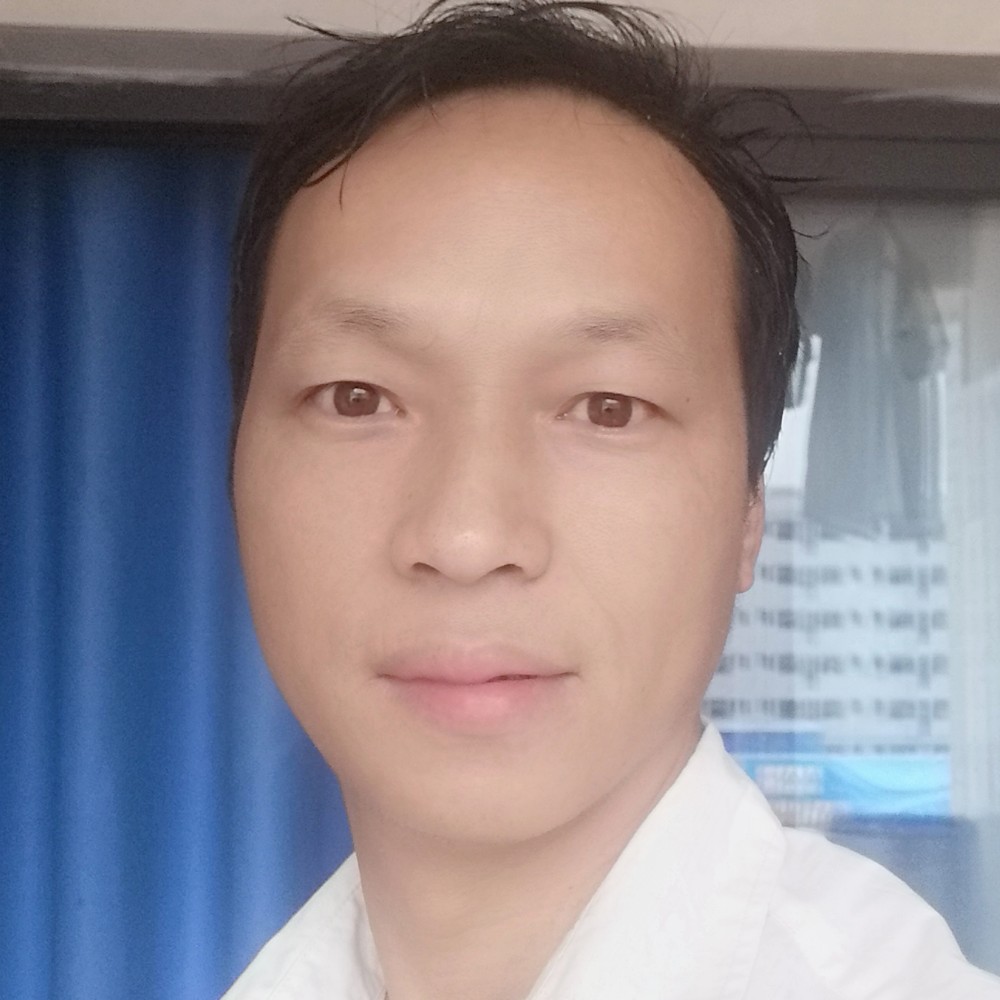 俊逸笑涟漪的照片