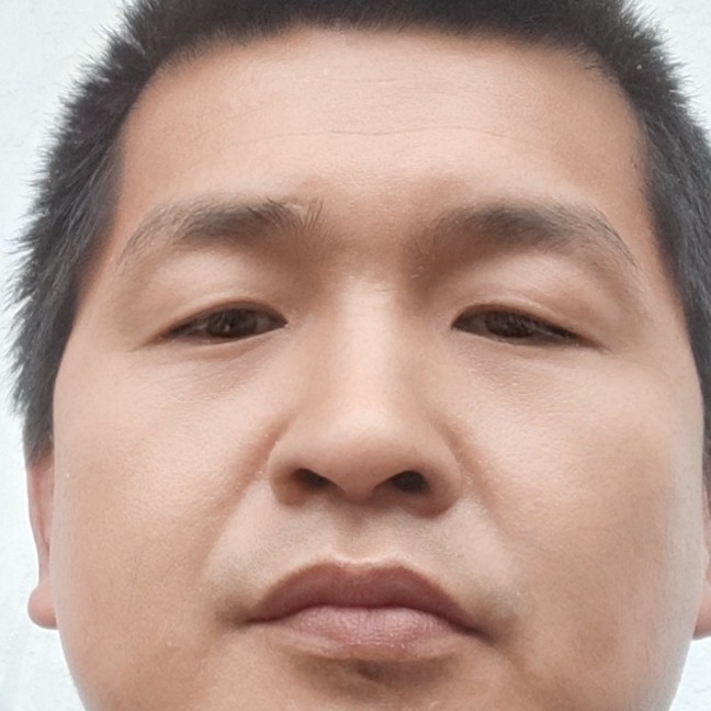 唇彩闻甜美的照片