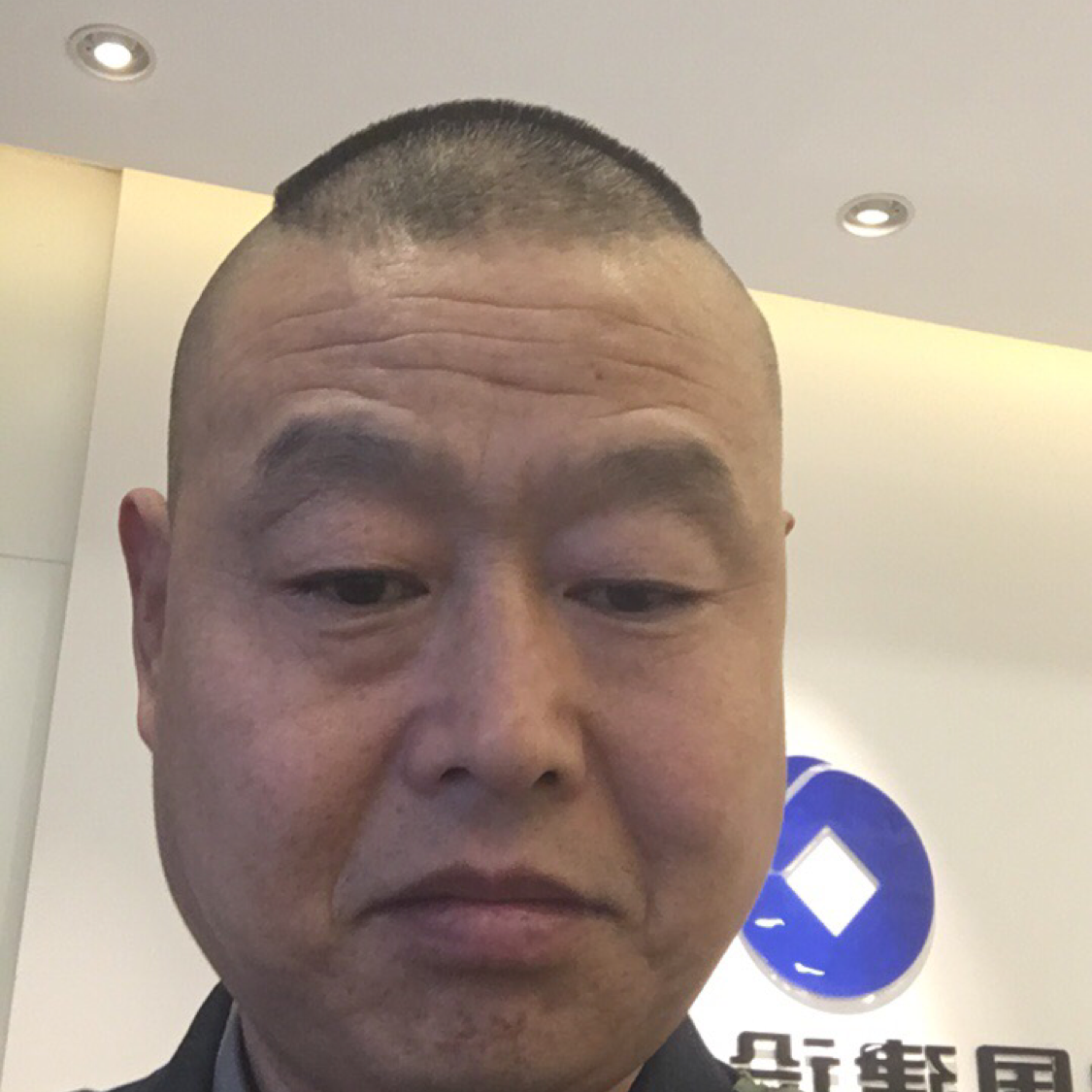 矜柔泪了潇洒的照片