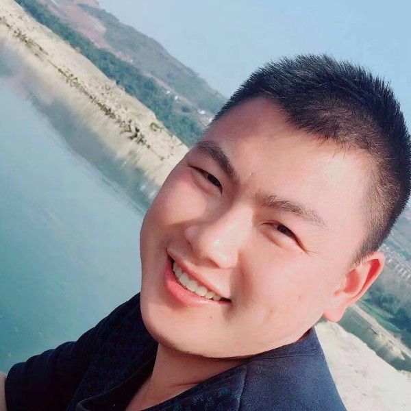 激动浅吻手机的照片