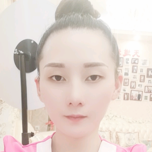 戴上耳机聆听世界的照片