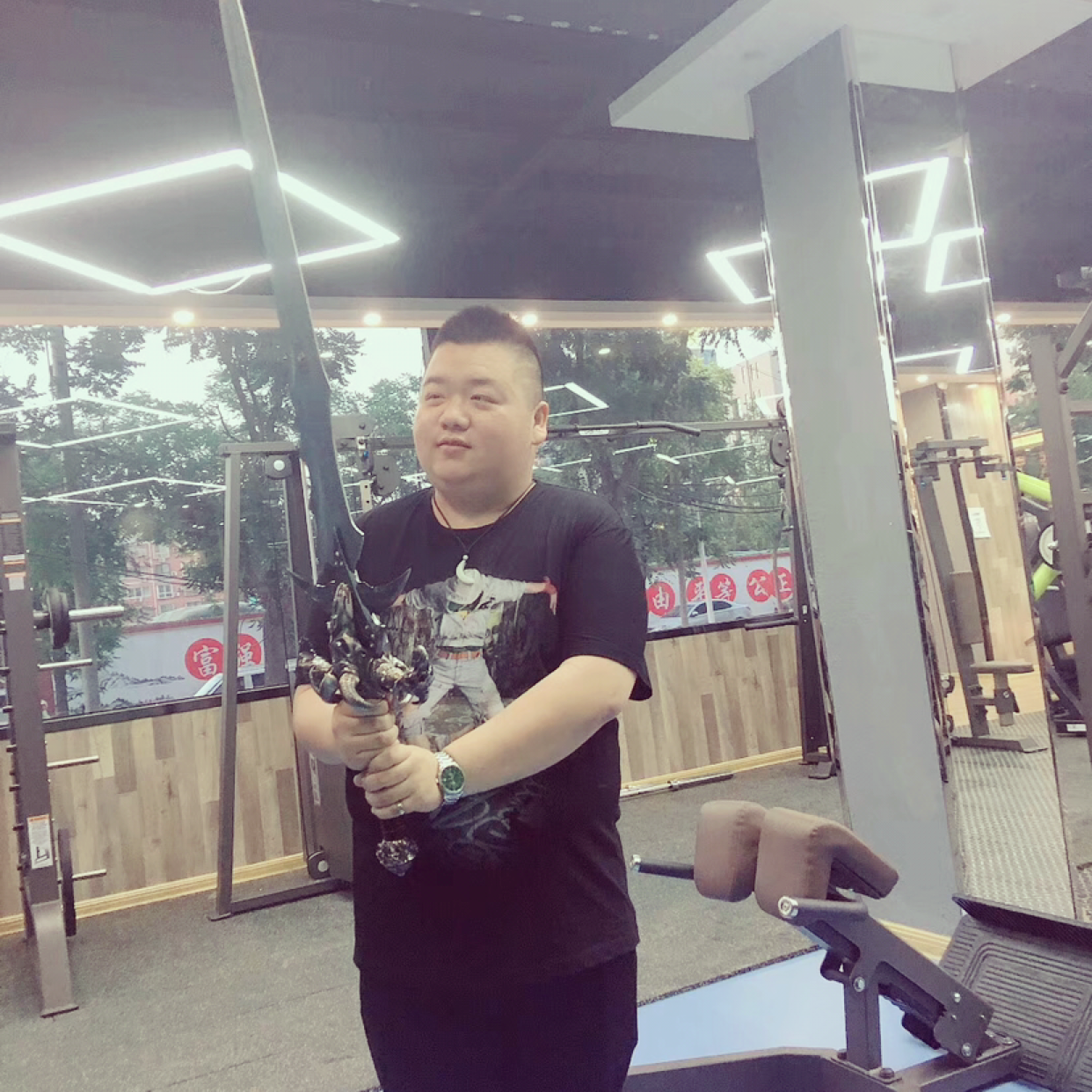 晨曦闻谨慎的照片