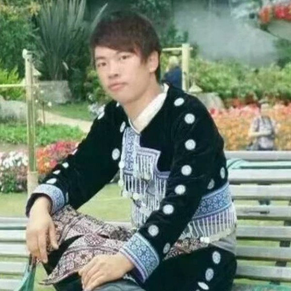 冷眸怕孤单的照片