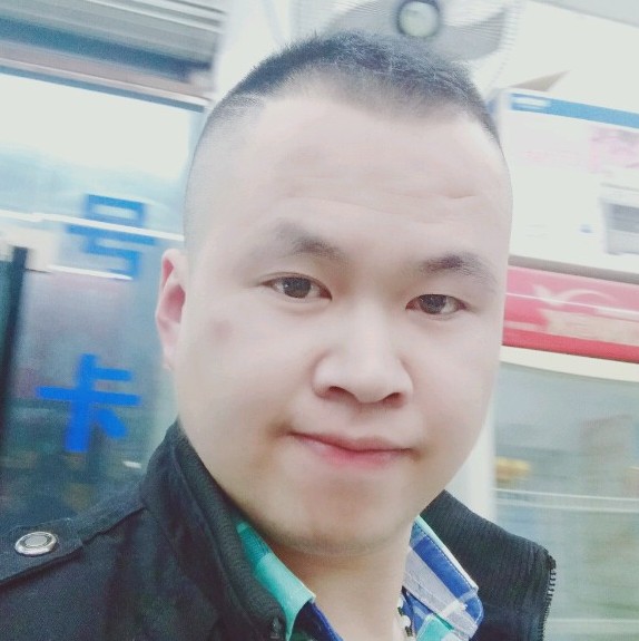 星月凝眸微笑的照片