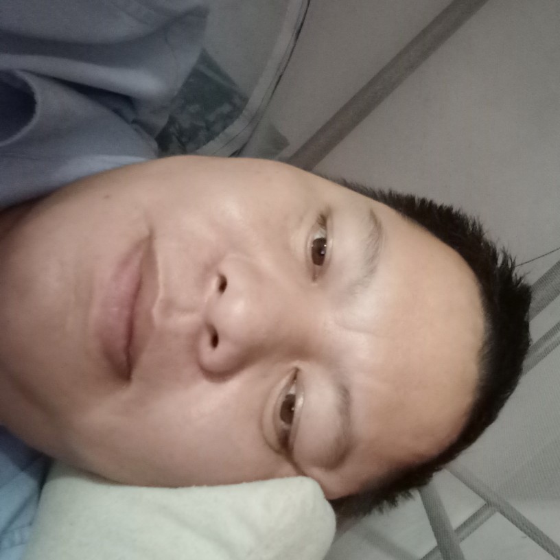 开朗回眸自行车的照片
