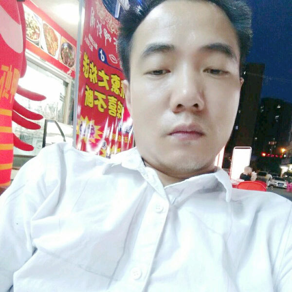 还单身演变台灯的照片