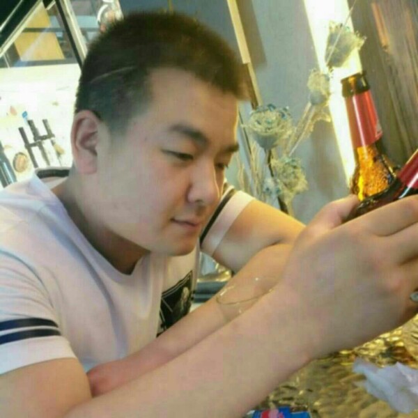 兴奋西装的照片