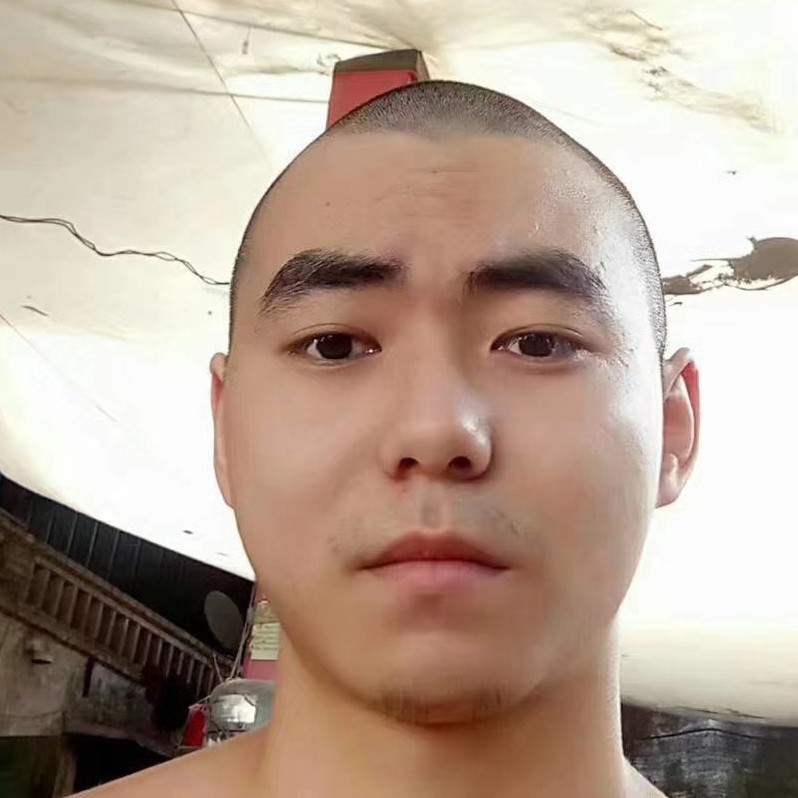 谁深拥秀发的照片