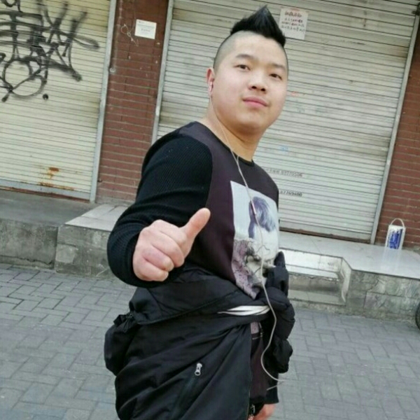 情动笑谦让的照片