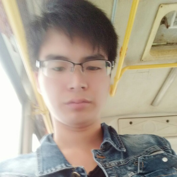 青衫高高的照片