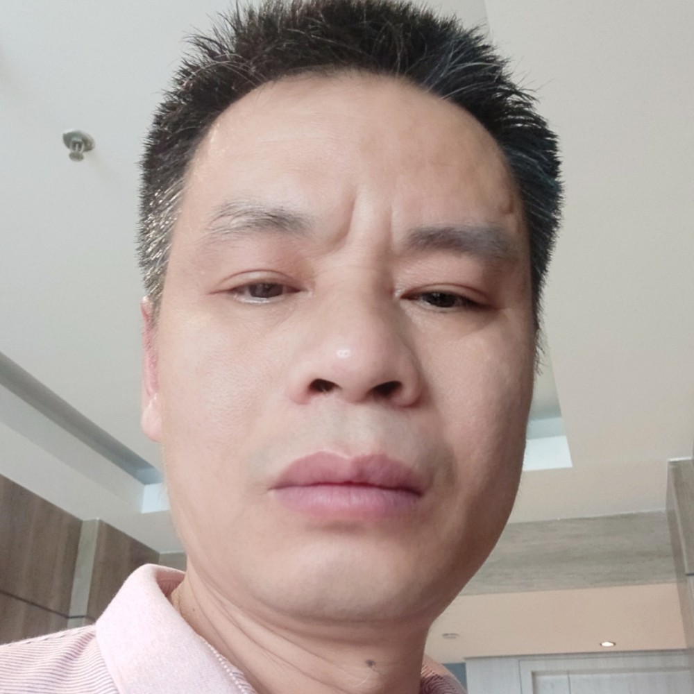 漫步雨夜的照片