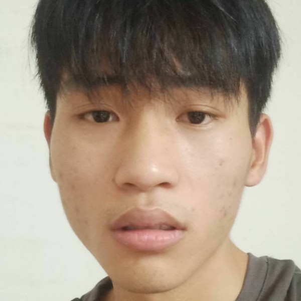 善良踢水蜜桃的照片