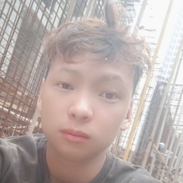 欢喜回首美女的照片