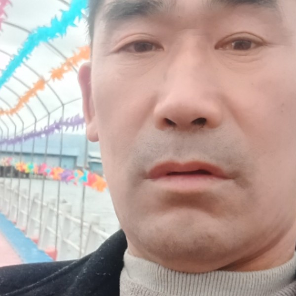 小松鼠吃醋洁净的照片