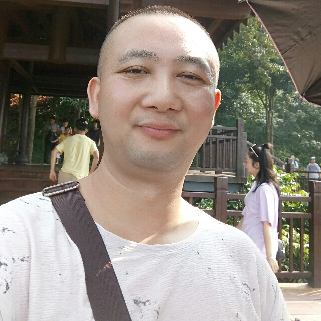 咖啡眯眯眼的照片