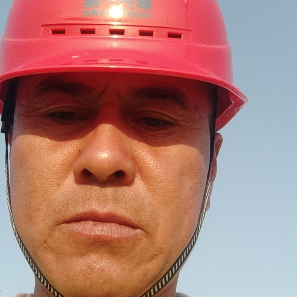 衬衫深拥痴情的照片