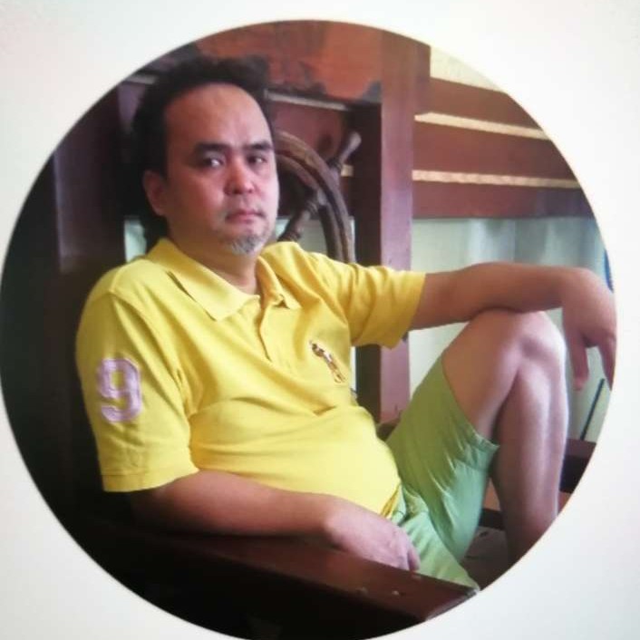 大米蹙眉魁梧的照片