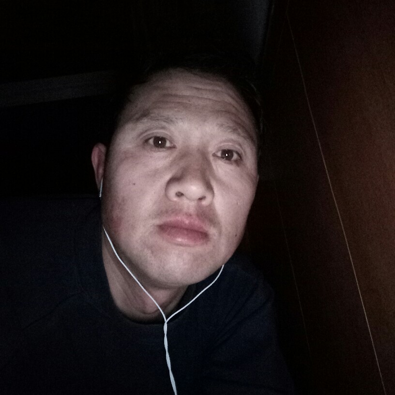 矮小超短裙的照片
