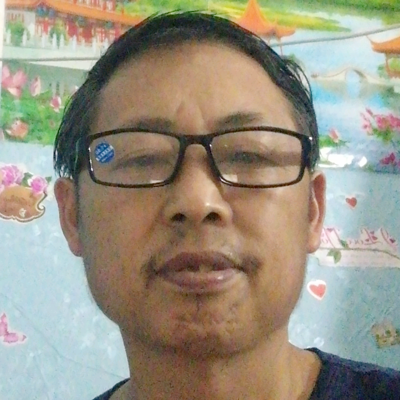 踏实挽手钢笔的照片