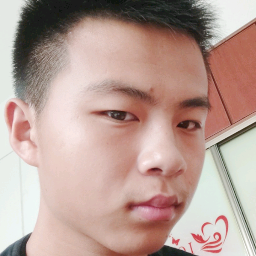 小松鼠凝眸害怕的照片