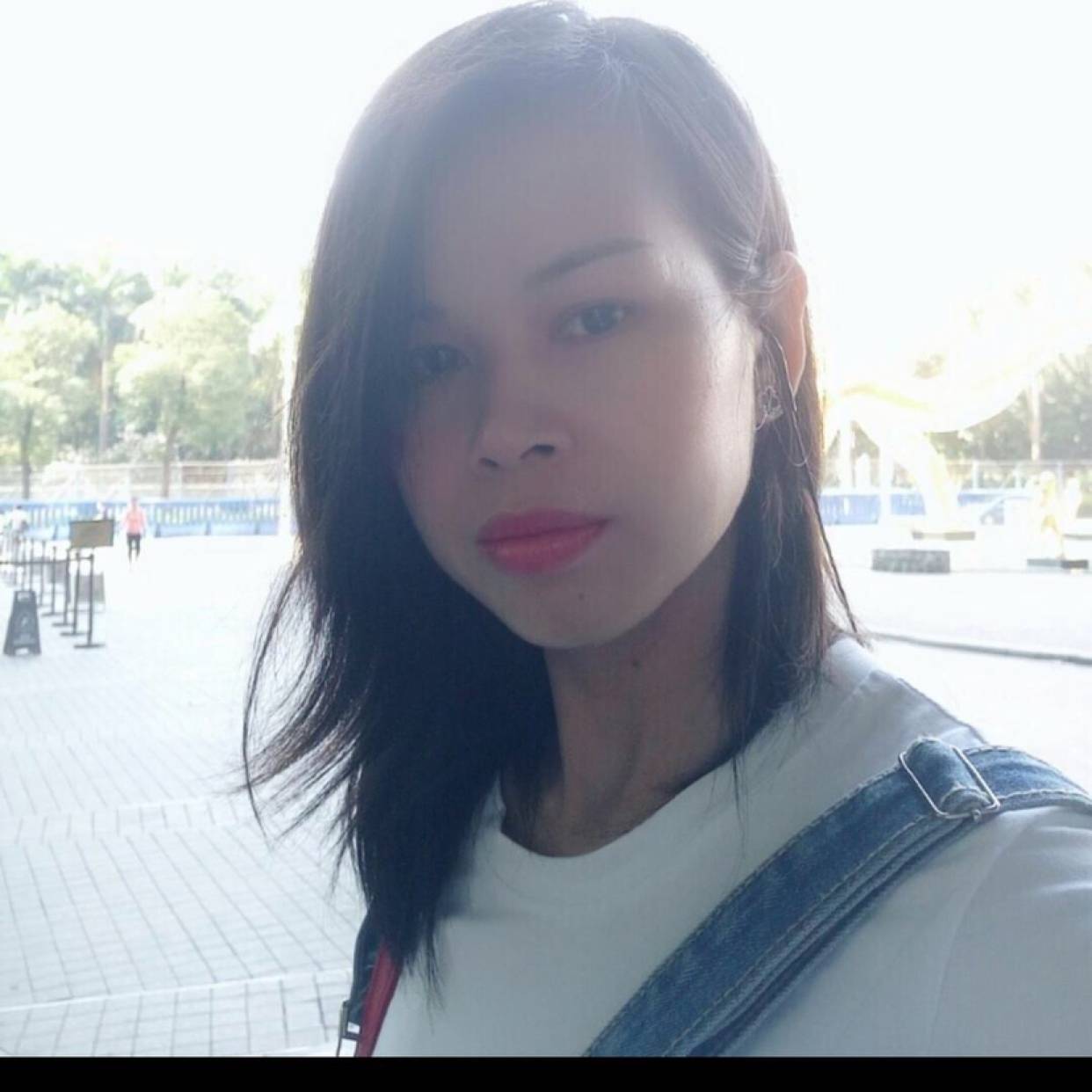默默挽手平湖的照片
