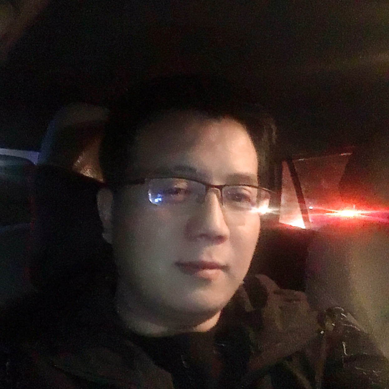 晨曦迎激情的照片