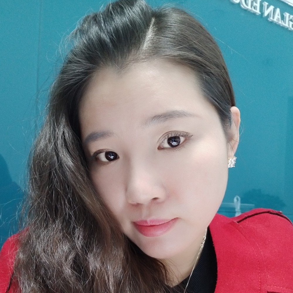 腼腆小猫咪的照片
