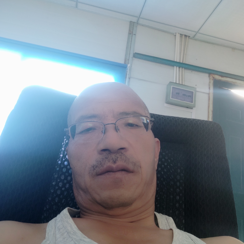 彩色倾心尊云的照片