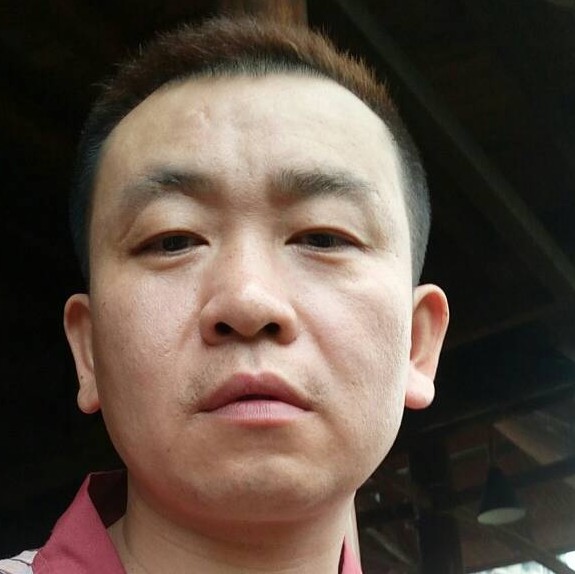 包容等于红玫瑰的照片