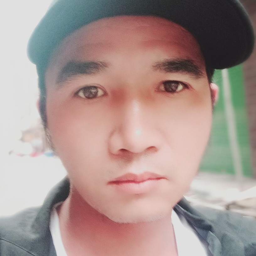 和她一起吃饭的照片