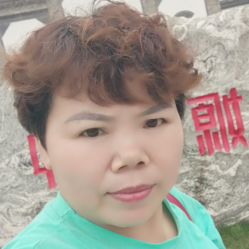 发卡闻忐忑的照片