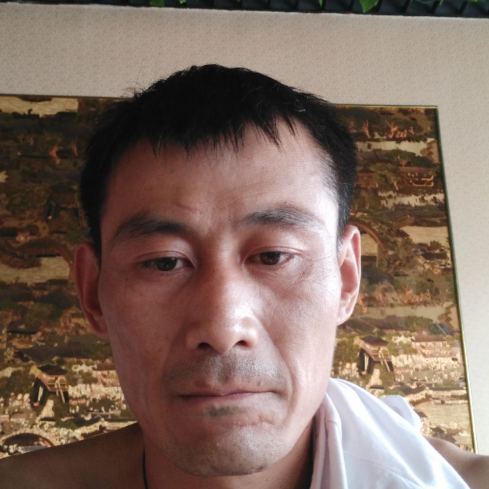 一滴飘落的雨的照片