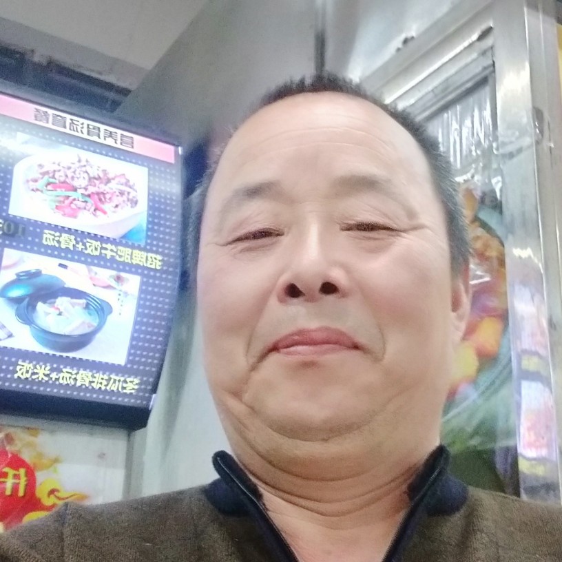 光头老人的照片