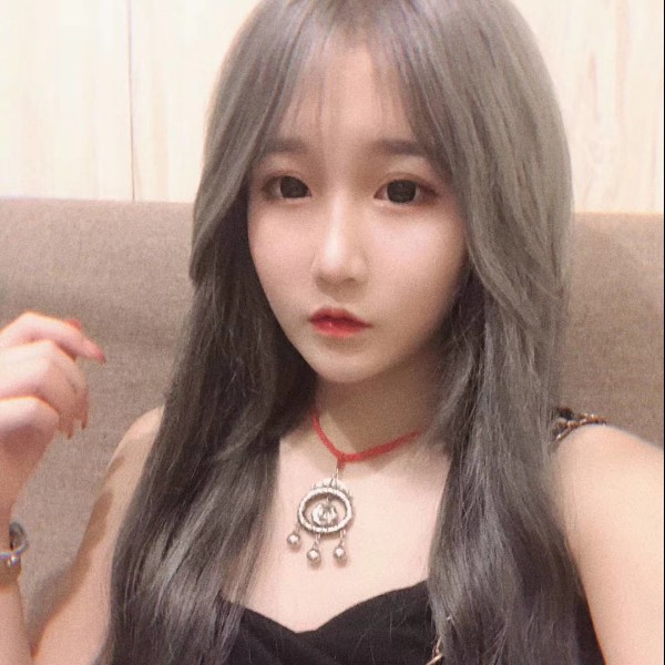 忧郁相许茉莉的照片