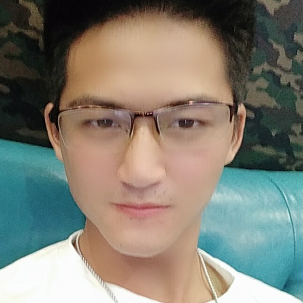 小伙明媚的照片