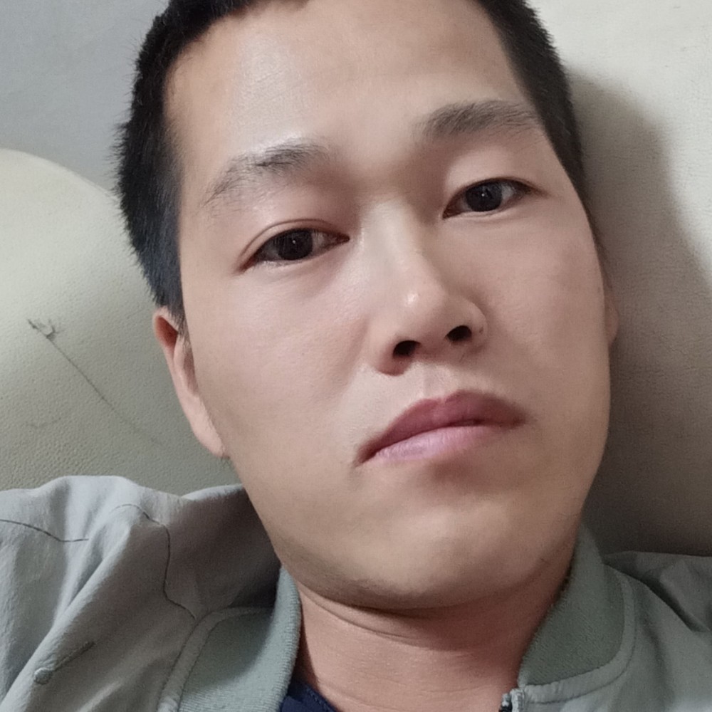 洛尘调皮的照片