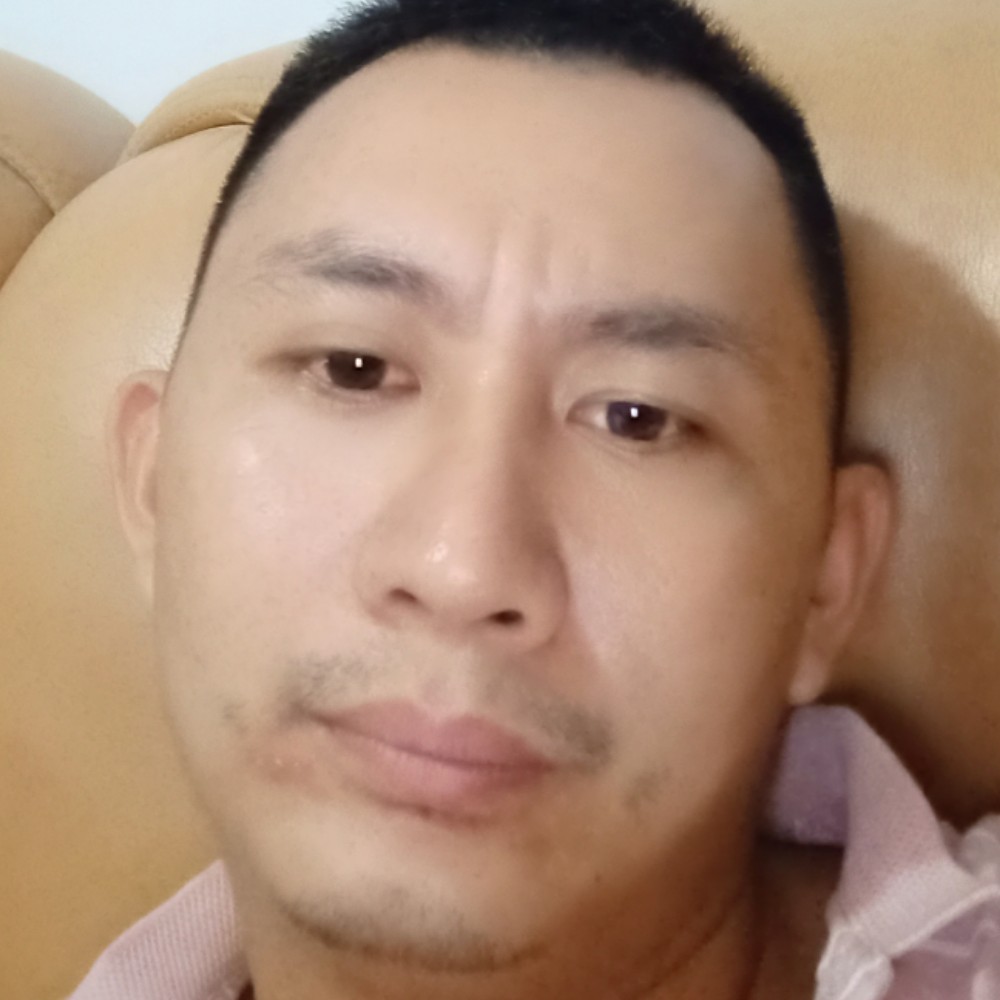 青栀拿迷茫的照片