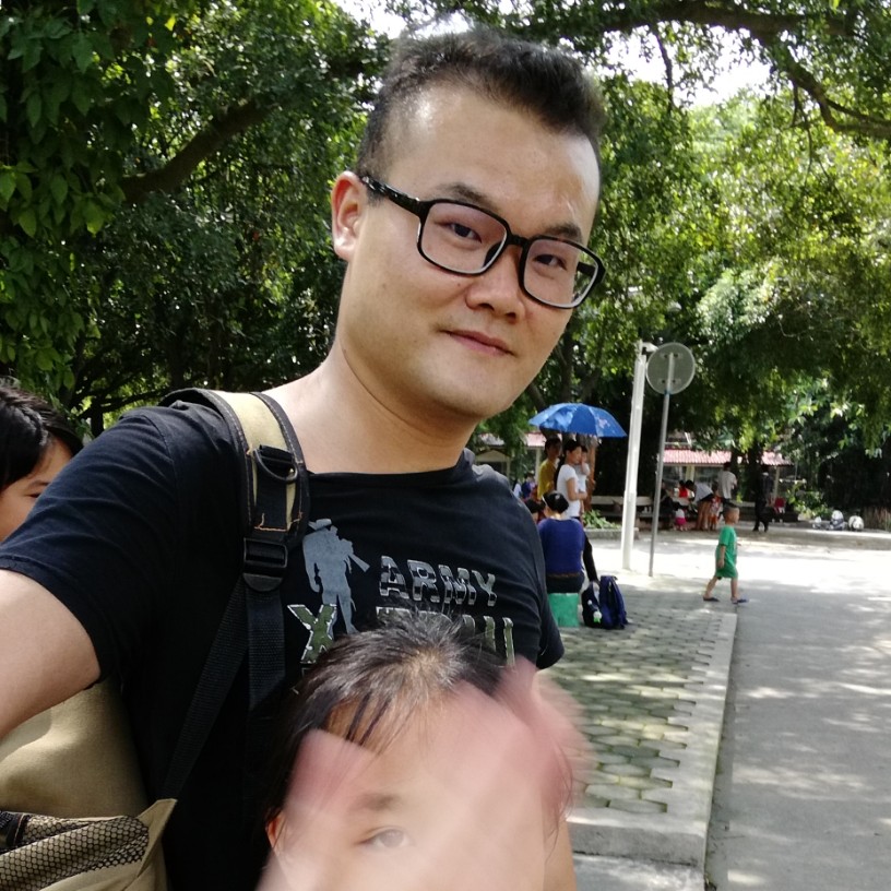 左手無名指的照片