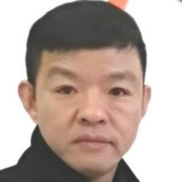强健爱冰淇淋的照片