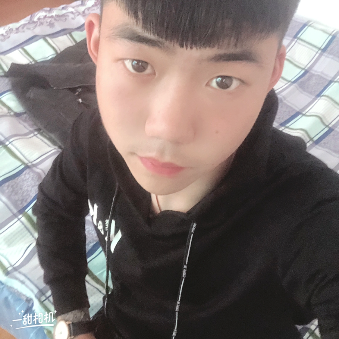 爱笑的男孩的照片