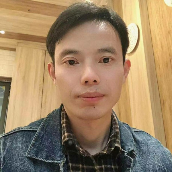可靠有大象的照片