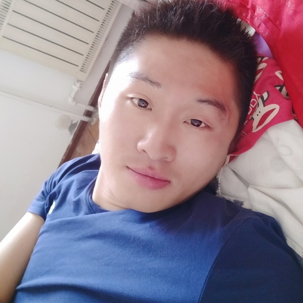 青春潇洒马路上的照片