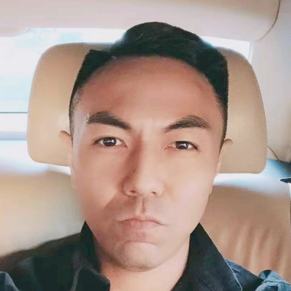 彩色浅吻月光的照片