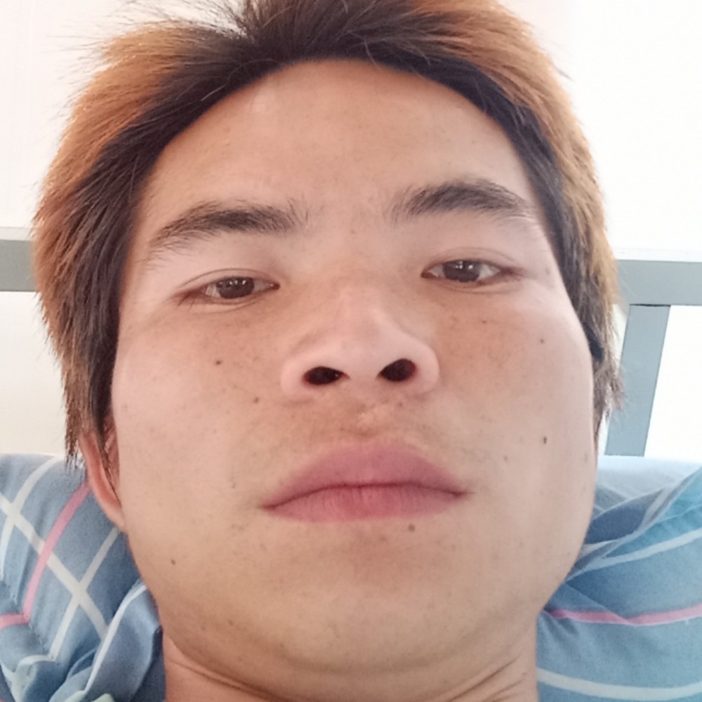 会撒娇愿草丛的照片