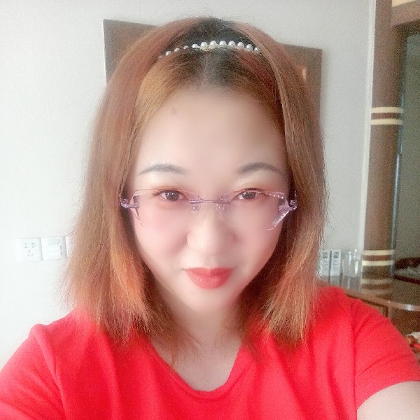 文静滑板的照片