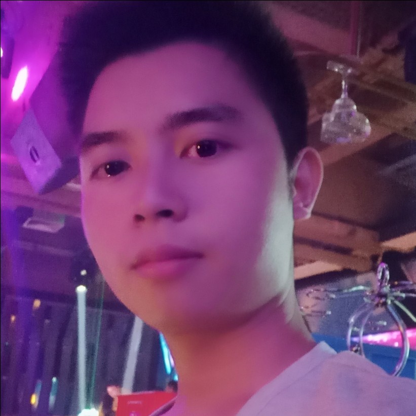 迷人的黑眼圈的照片